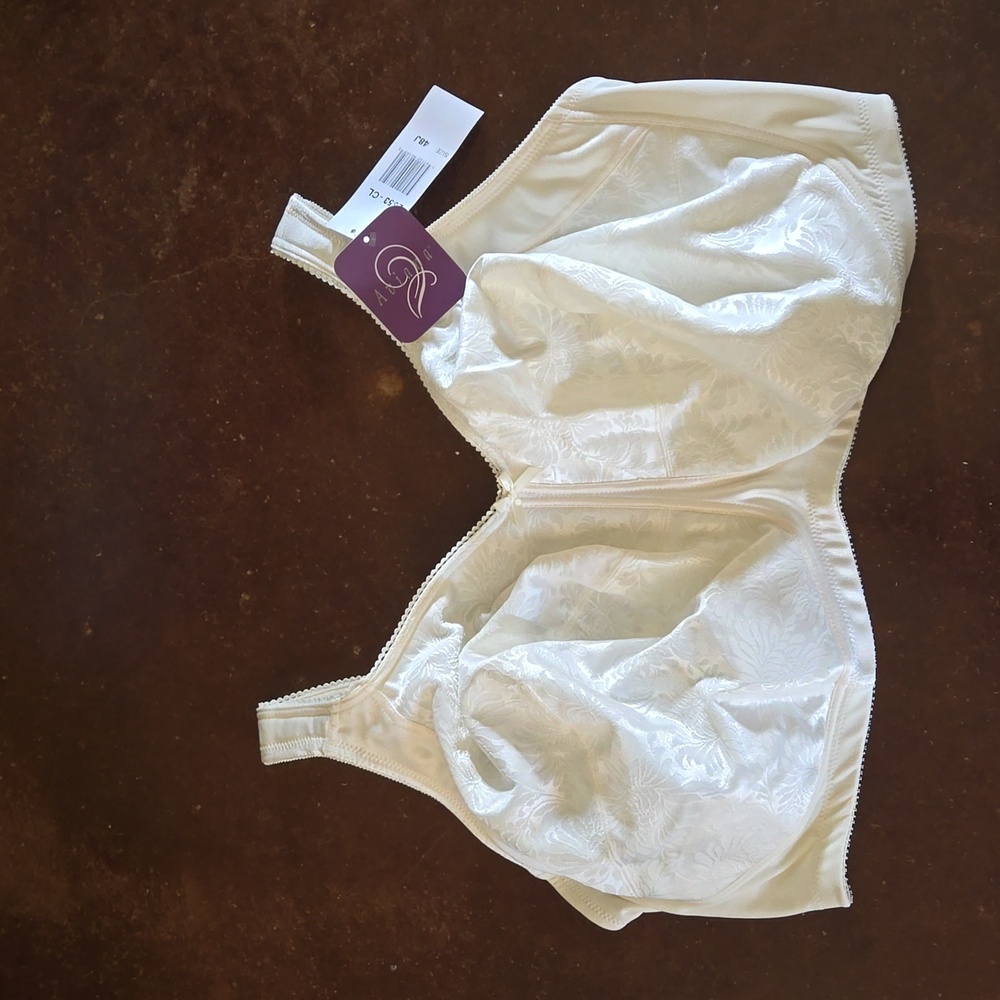 Aviana Floral soft cup minimizer 48J candlelight color. NWT